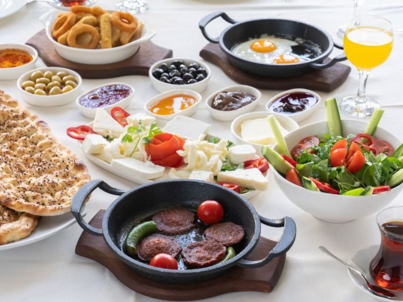 Atakum'da Kahvaltı: Serpme Kahvaltıda Neler Var?